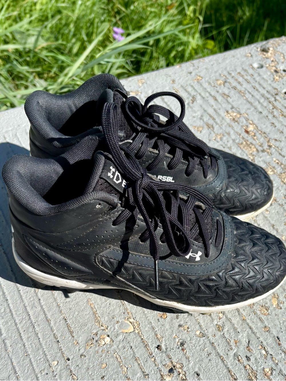 Under Armour Youth Black Cleats Size 3Y